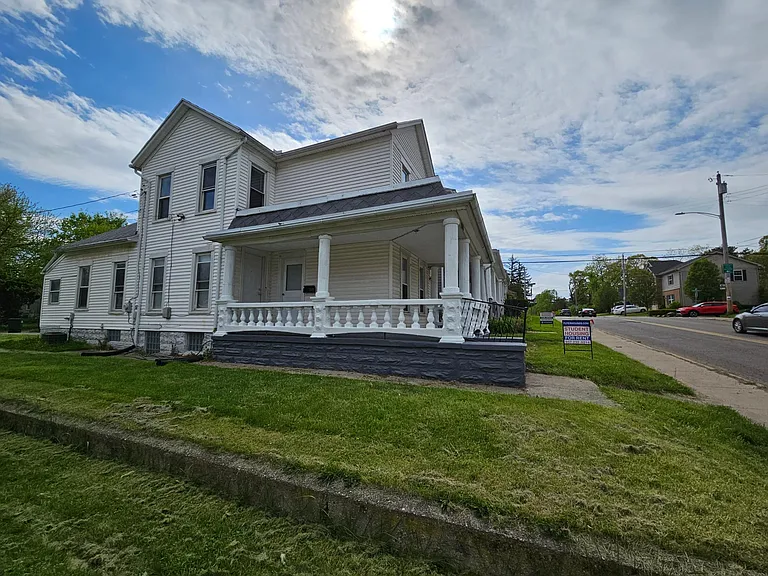 810 E Stewart St — Photo 17