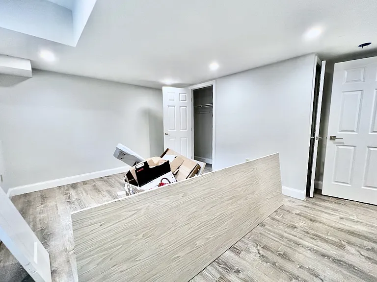 104 Queensberry St #12 — Photo 8