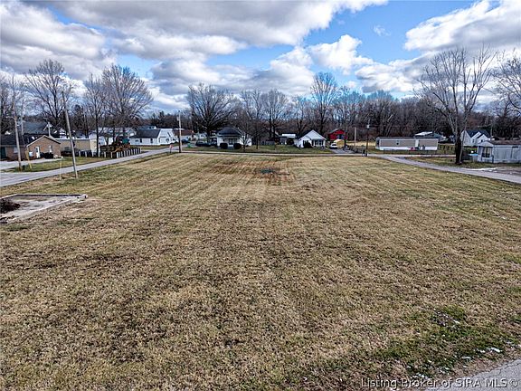 2nd image of 914 Mill Lane