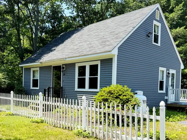 28 Woodside Drive, Kennebunk, ME 04043