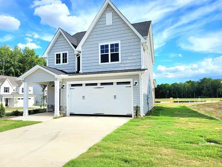 131 Lynnridge Dr — Photo 2