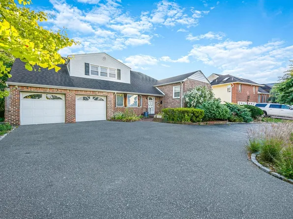 2819 Bay Dr, Merrick, NY 11566