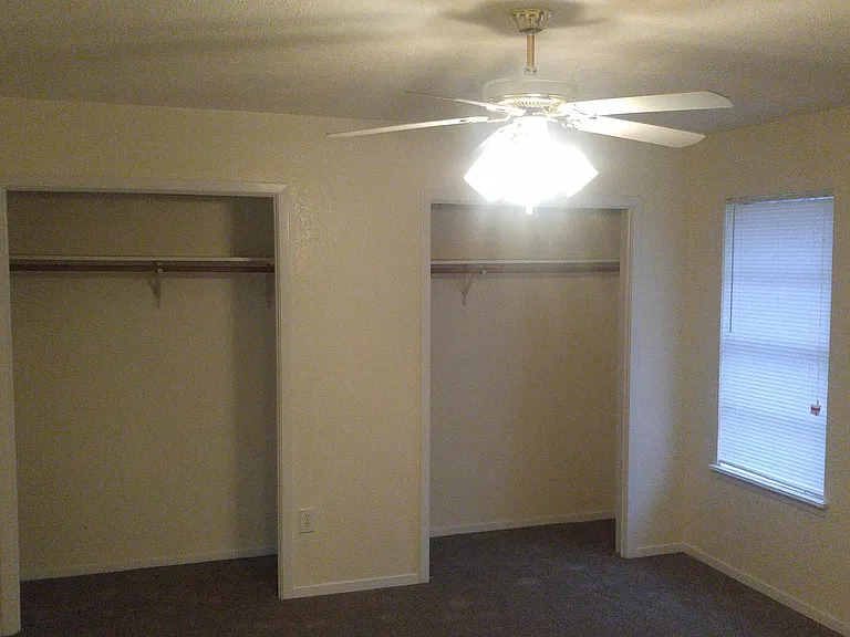 1029 Blue Carriage Ln N — Photo 8