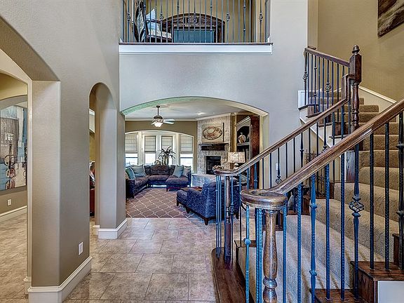 2nd image of 1104 Verona Way
