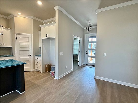 5th image of 2120 Porter St