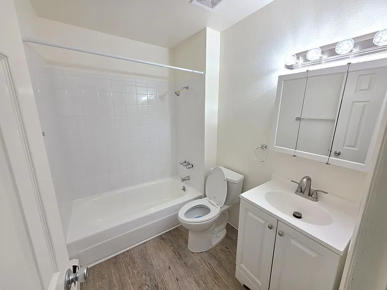 Aspen Leaf Apartments — Photo 10