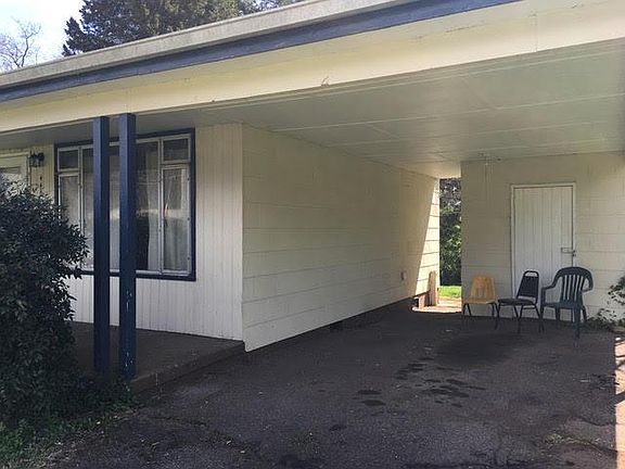 2nd image of 440 Howell Ave