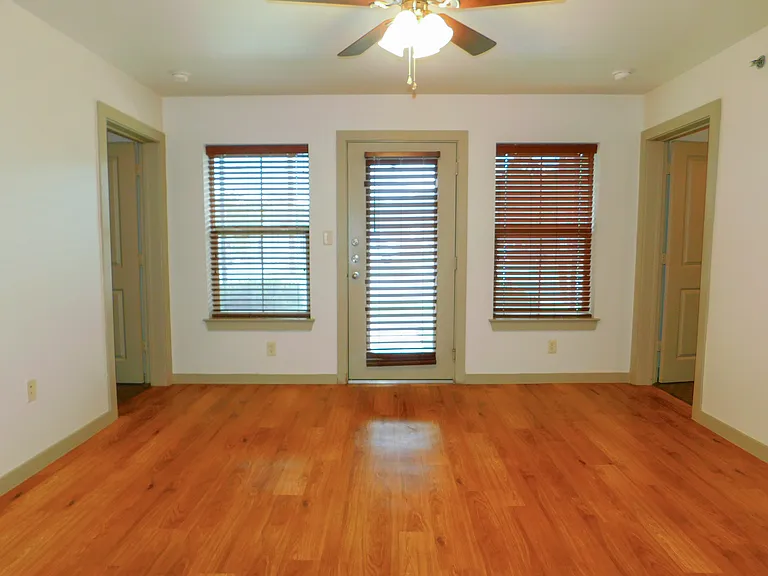1512 N Elm St #101 — Photo 12