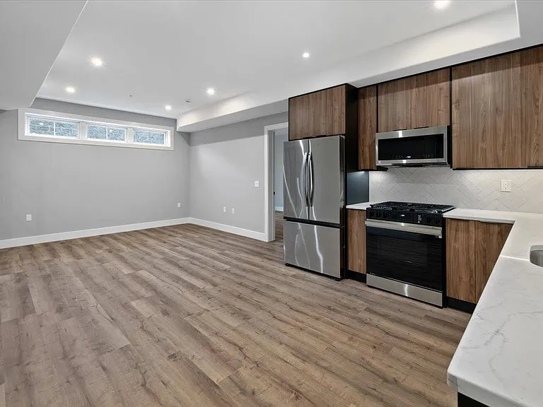 4237 Bergen Tpke #4B — Photo 2