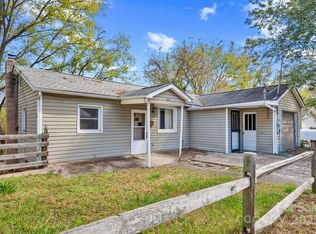 83 Flint St, Canton, NC 28716