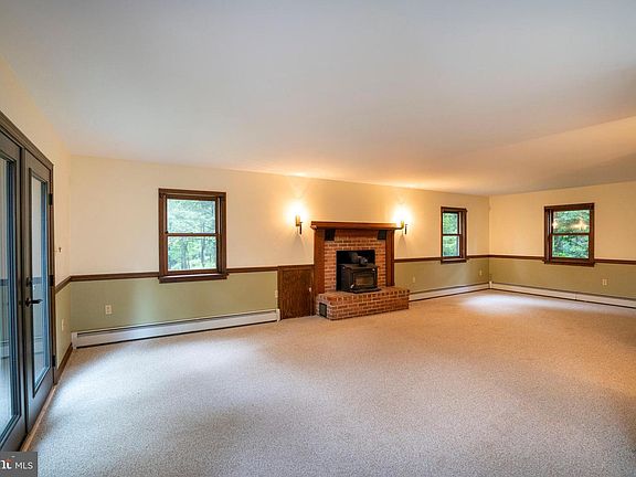 5th image of 1040 Radio Club Rd