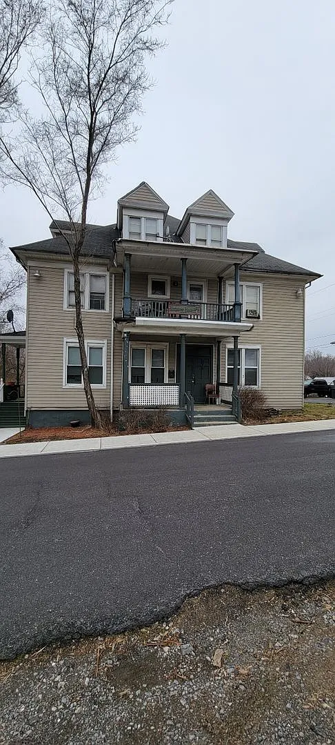 316 N Centre St — Photo 2