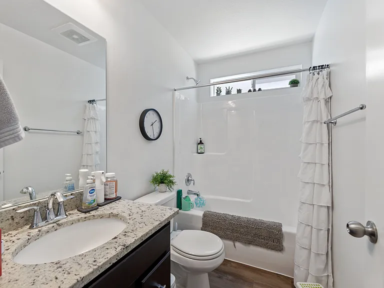 932 N Olson Dr — Photo 10