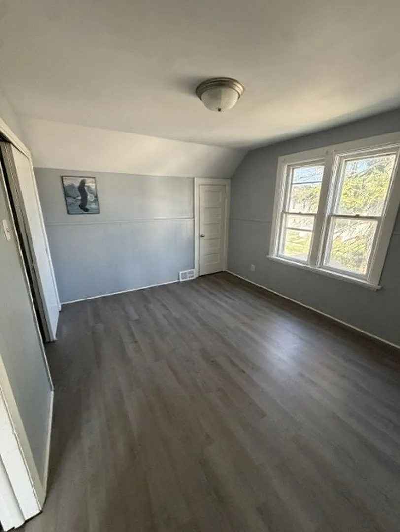 6118 25th Ave. (Duplex) — Photo 2