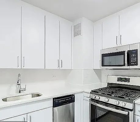 4th image of 64 Greenwich Ave #6