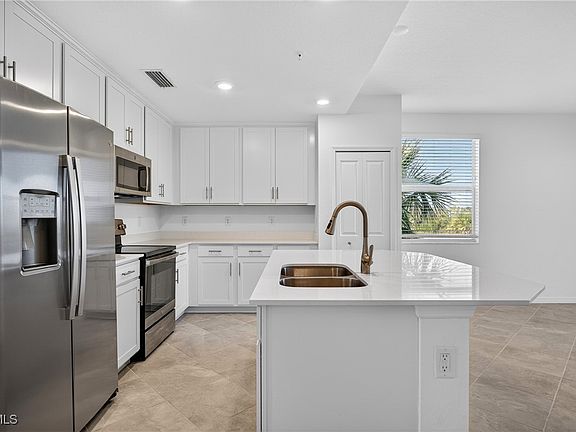 4th image of 14151 Heritage Landing Blvd #1021