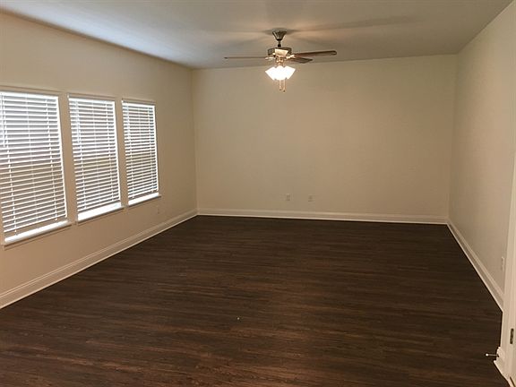 4th image of 3116 Creek Village Lane Grn