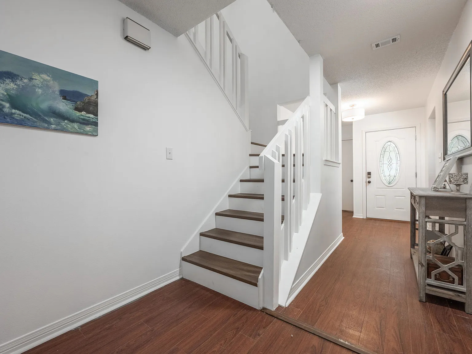 617 Emerald Ln — Photo 2