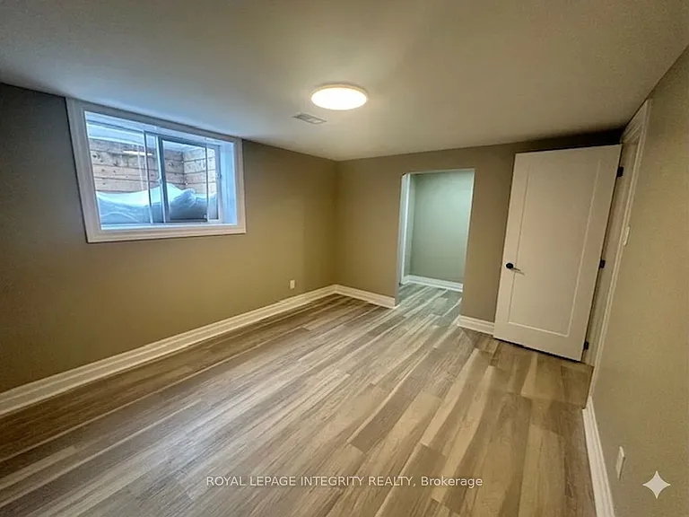 1398 Jamison Ave #B — Photo 17
