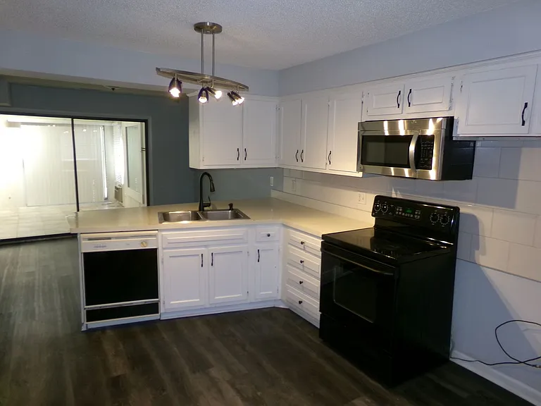 218 Lamplighter Cir — Photo 3