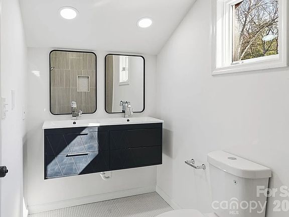 3rd image of 402 Woodfield Dr