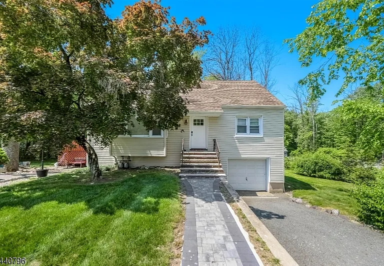 6 Waughaw Rd — Photo 1