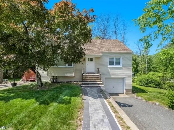 6 Waughaw Rd, Towaco, NJ 07082