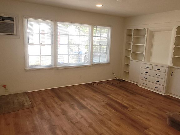 3rd image of 4105 22nd St
