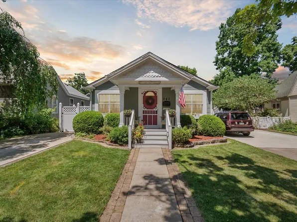 247 Harrison St, Chelsea, MI 48118