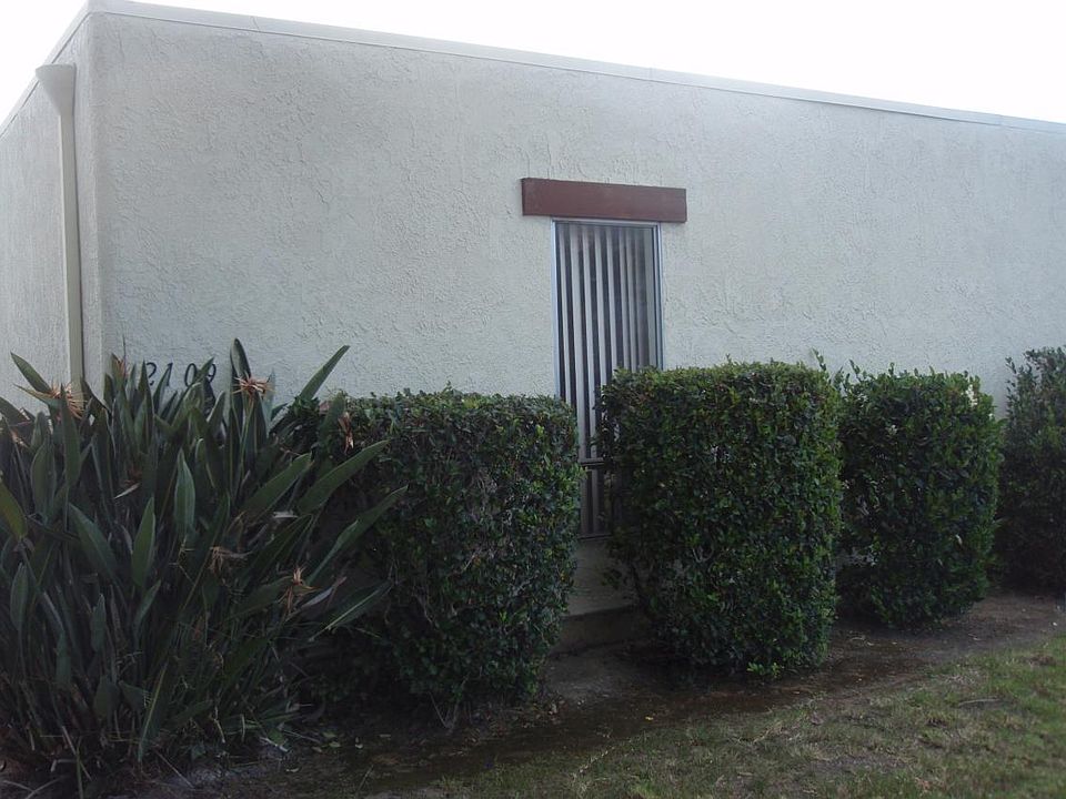 front of building the apartment is single level