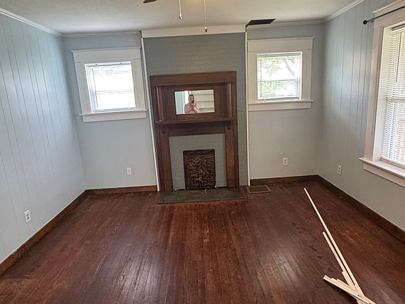 2nd image of 495 Texas Ave