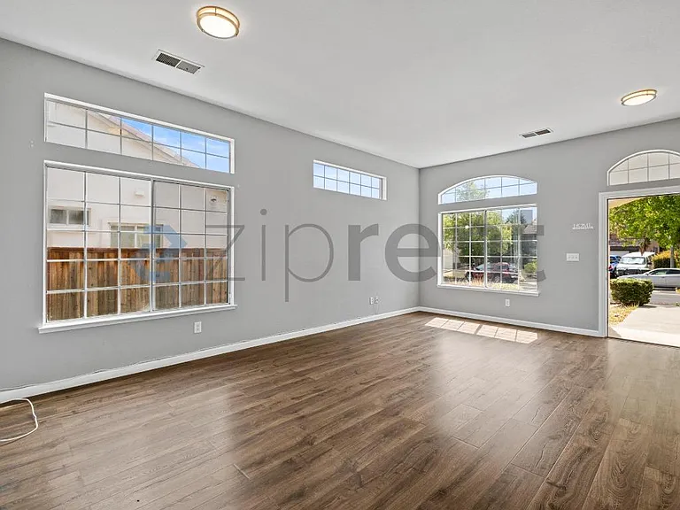 4764 Brookside Cir — Photo 6