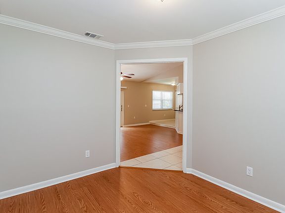 5th image of 23200 Whitney Pl