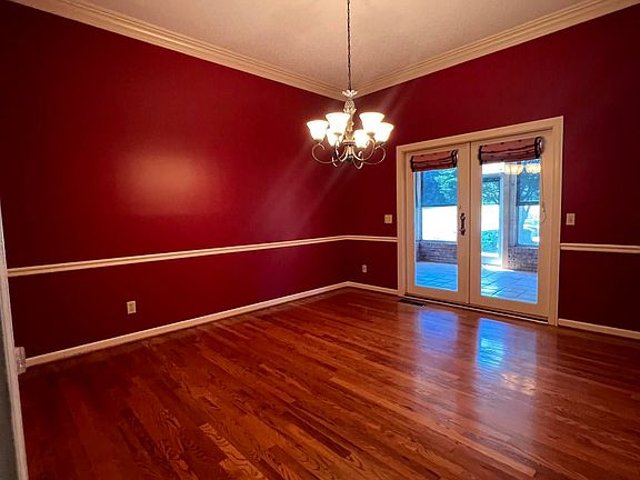 5th image of 2117 Edinborough Dr