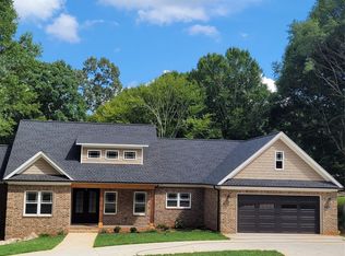 4748 1st St NW, Hickory, NC 28601