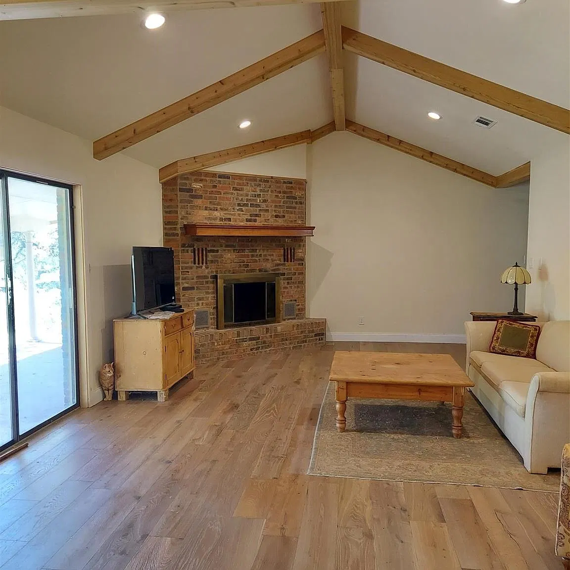 3 bed, 2.0 bath, 1619 sqft, $2,250 — Photo 4
