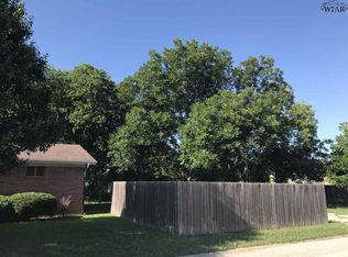 1201 W College St, Jacksboro, TX 76458