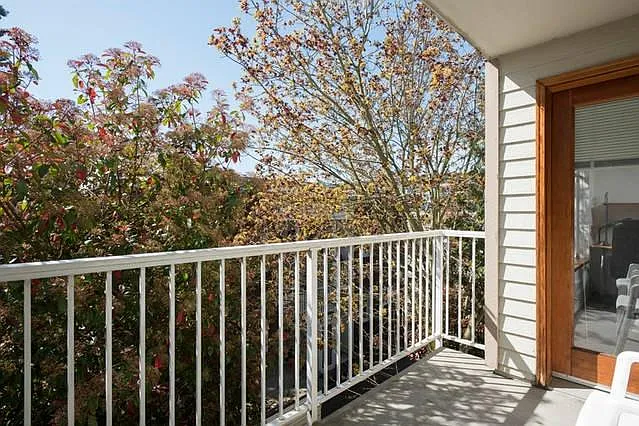 Walk-on balcony