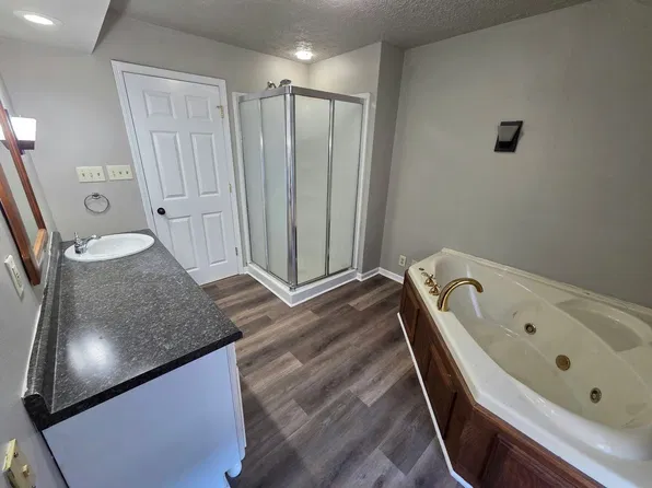 1256 Elmwood Ave, Oshkosh, WI 54901