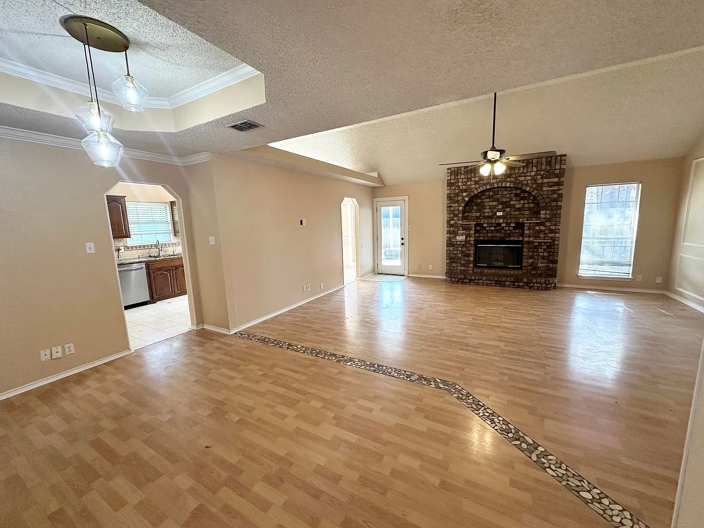 Midland Texas 3 bedroom 2 Bathroom Home Center of Town — Photo 3