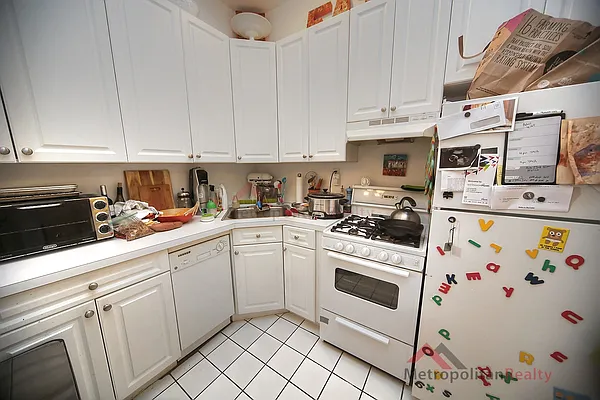 Rented by Metropolitan Realty | media 9