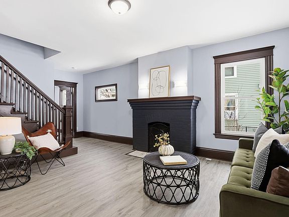4th image of 712 Elwood Ave N