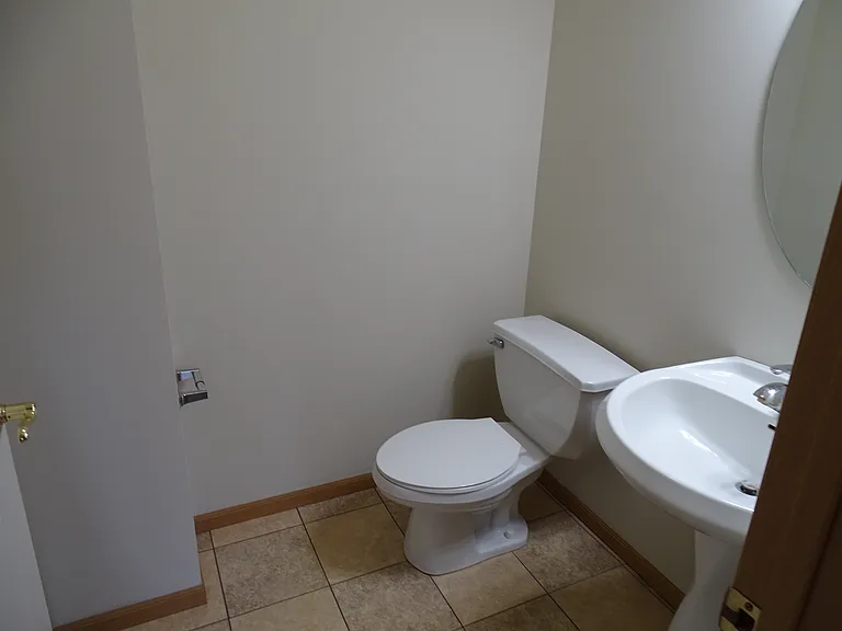 921 E Jefferson St — Photo 5