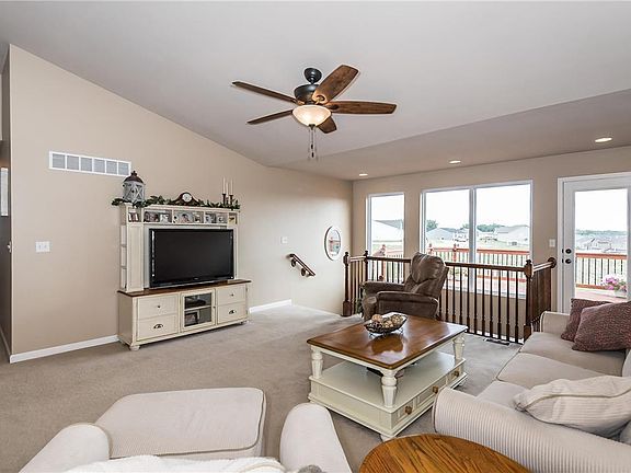 5th image of 318 Valley Bluff Dr