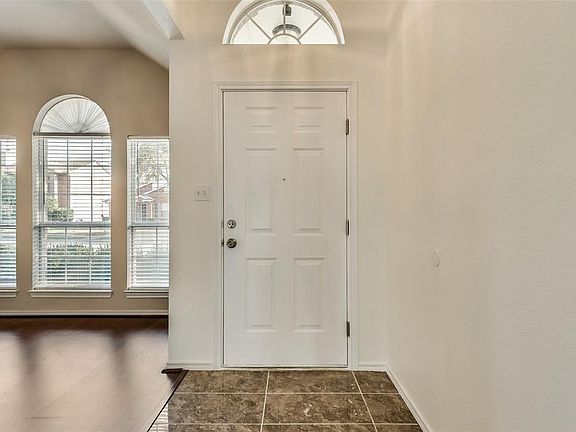 4th image of 1413 Ross Dr