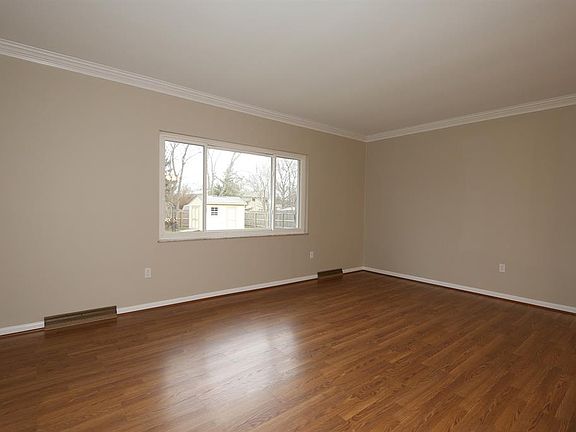 5th image of 8891 Meadow View Dr