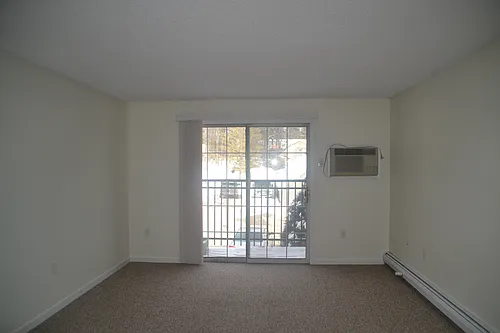 12 Saint James Pl #1017 Photo 1