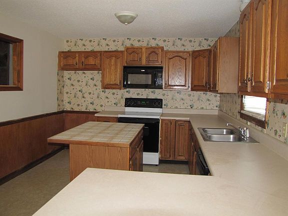4th image of 214 Holmes Dr