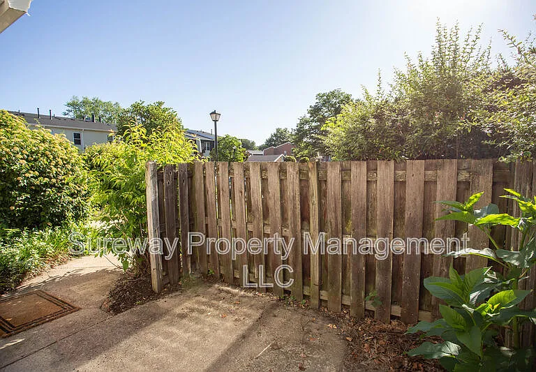 2147 Harbour Dr — Photo 4