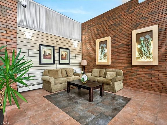 4th image of 222 Jackson St W #1003
